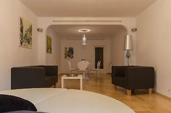 Vienna Apartment Center - Zentrum II 3*,  Austria